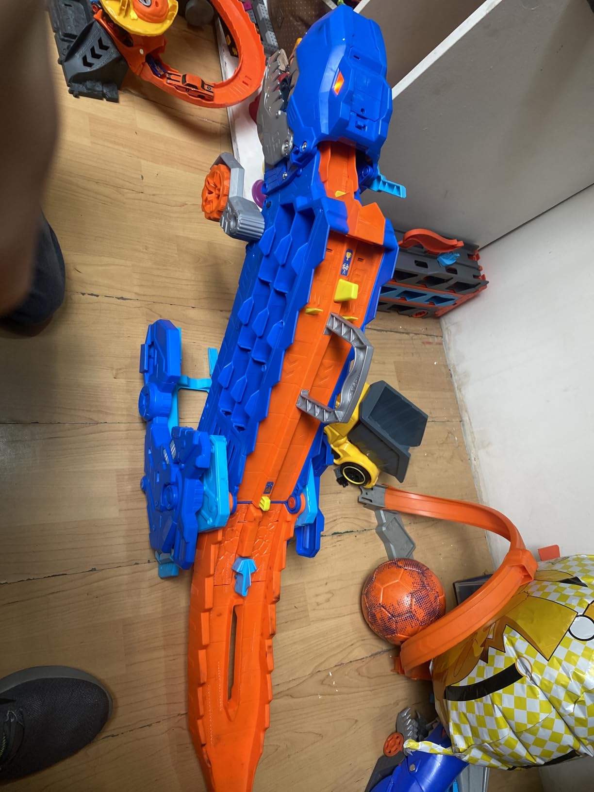 Hot Wheels City Toy Car Track Set, Ultimate T-Rex Transporter, Hauler Transforms into Stomping Dino with Race Track, from Netflix Series “Let’s Race” customer photo 2