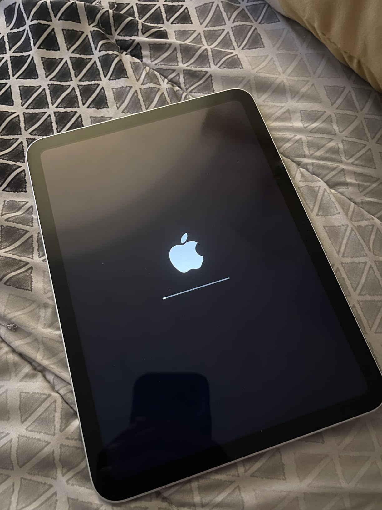 2022 Apple iPad (10.9-inch, Wi-Fi, 64GB) - Silver (Renewed) customer photo 2