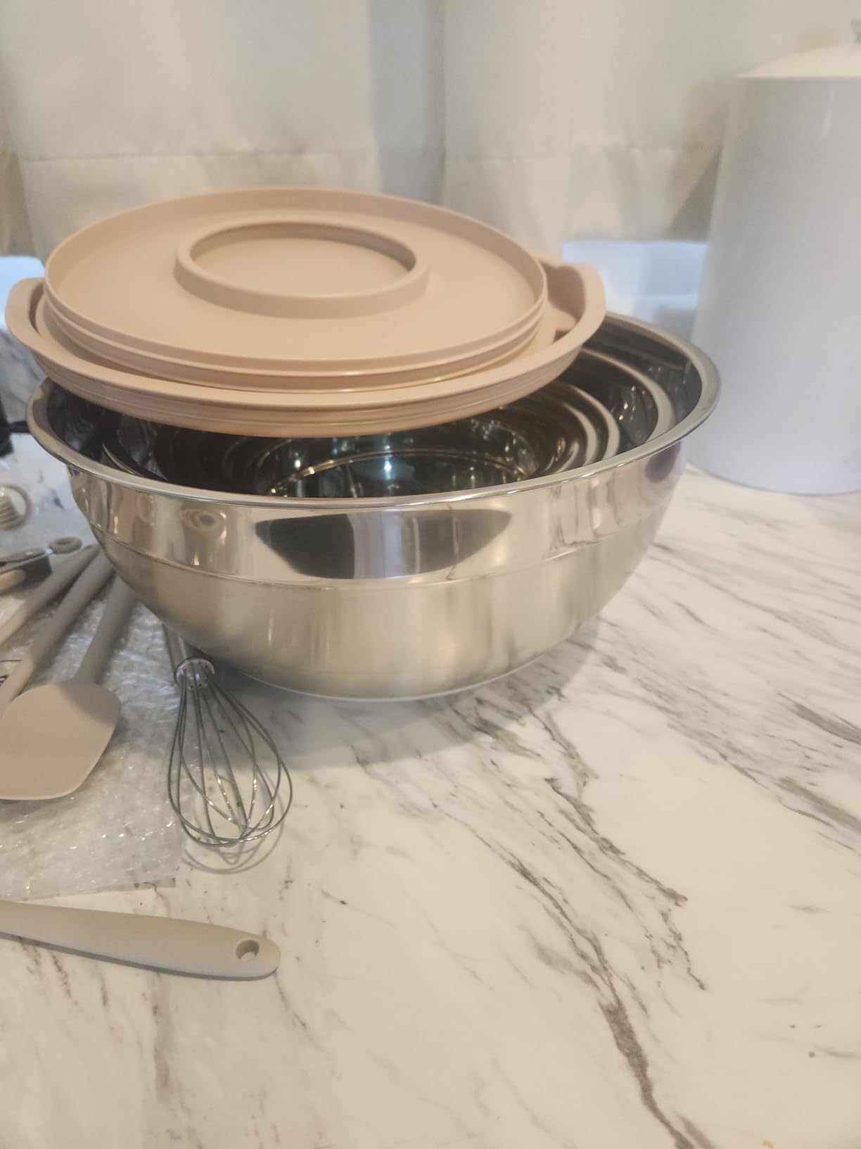 Mixing Bowls with Airtight Lids Set, 26PCS Stainless Steel Khaki Bowls with Grater Attachments, Non-Slip Bottoms & Kitchen Gadgets Set, Size 7, 4, 2.5, 2.0,1.5, 1QT, Great for Mixing & Serving customer photo 1