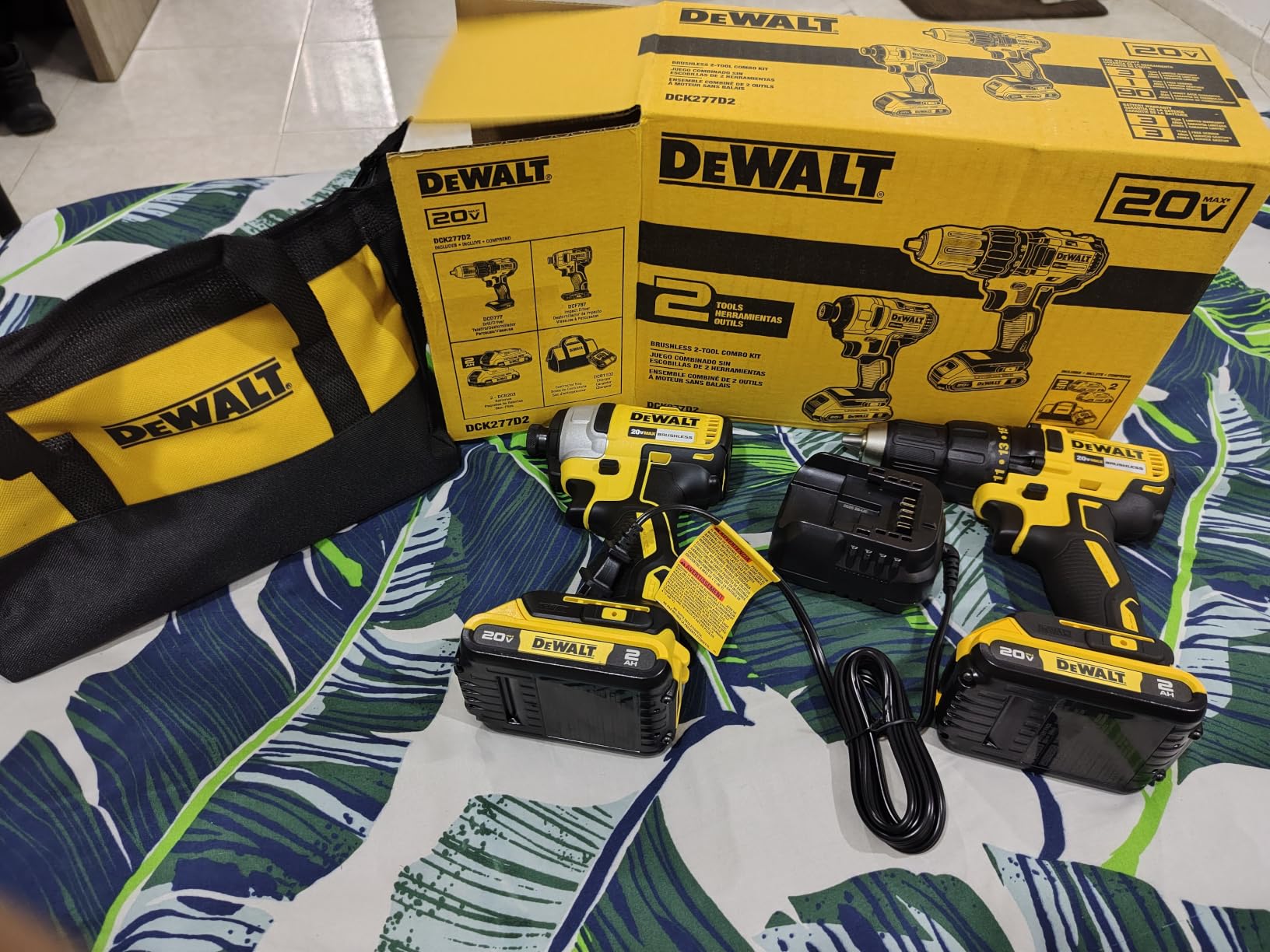 DEWALT 20V MAX Drill and Impact Driver (DCK277D2) customer photo 2