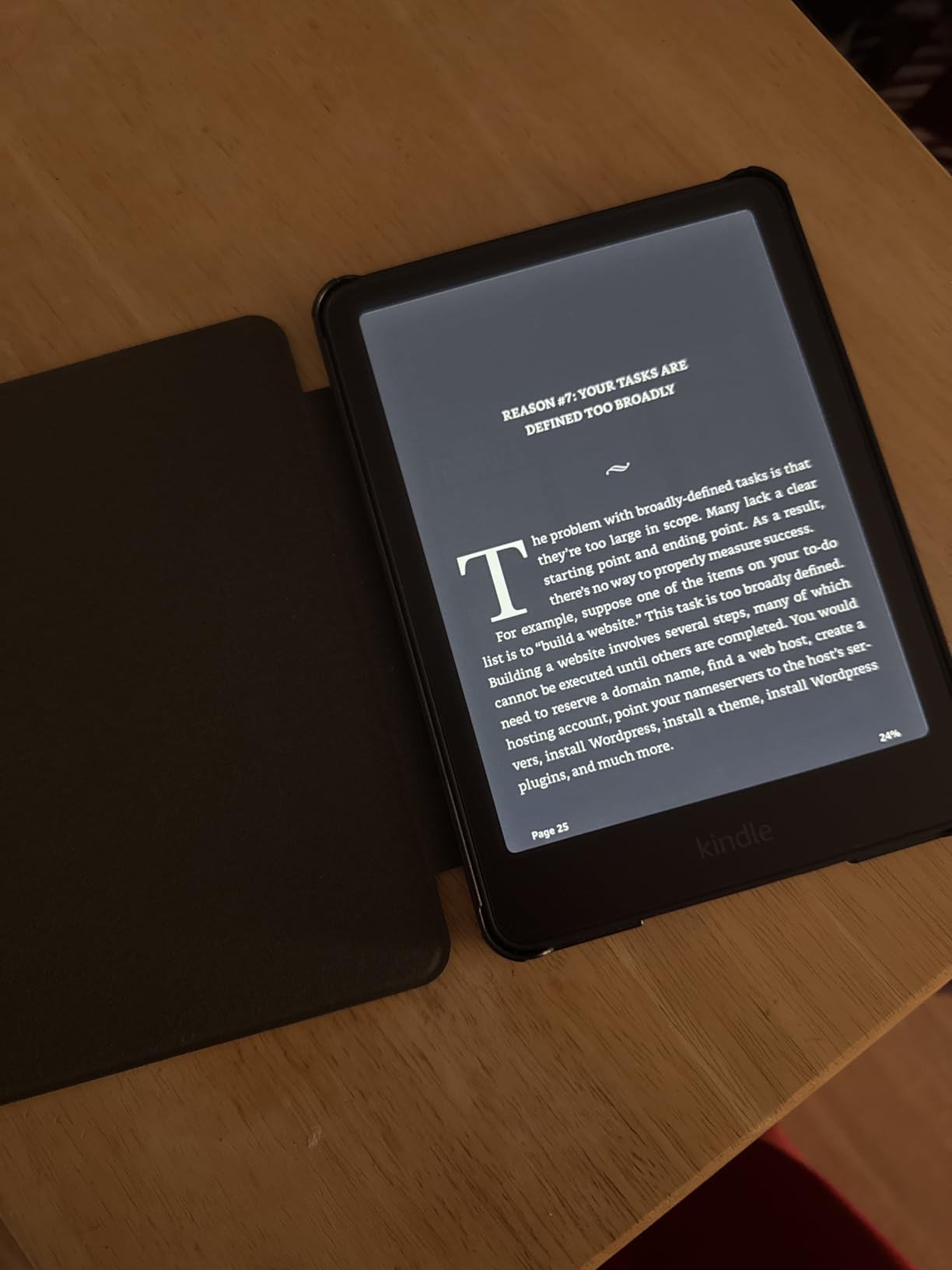 Amazon Kindle Paperwhite Signature Edition 32GB (newest model) – 20% faster with auto-adjusting front light, wireless charging, and weeks of battery life – Metallic Black customer photo 2