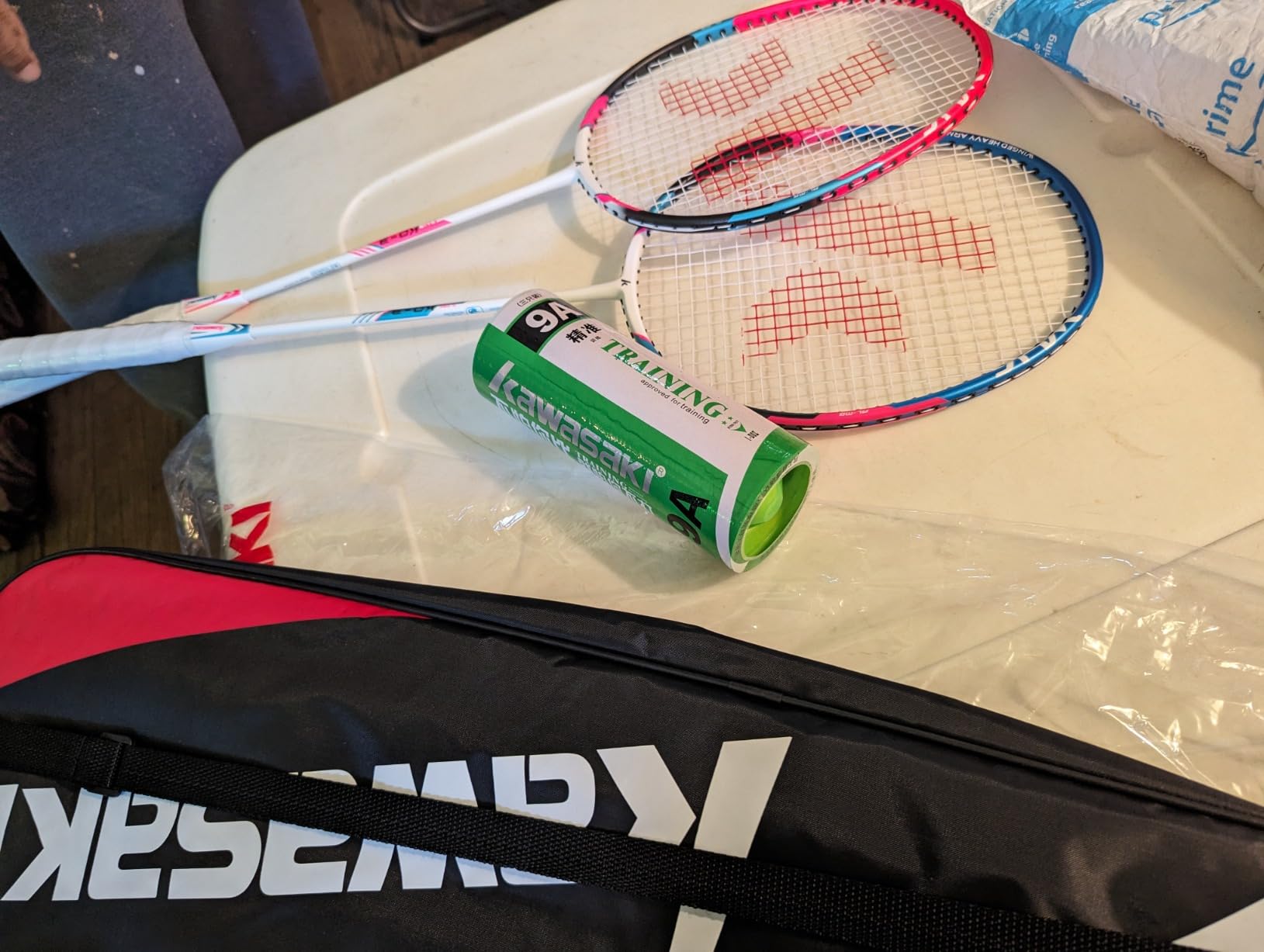 Kawasaki Badminton Rackets, Professional Graphite Shaft Badminton Set of 2 for Backyard, with 2 Lightweight Carbon Badminton Racquets/3 Badminton Shuttlecocks/2 Racquet Overgrips/1 Carry Bag customer photo 2