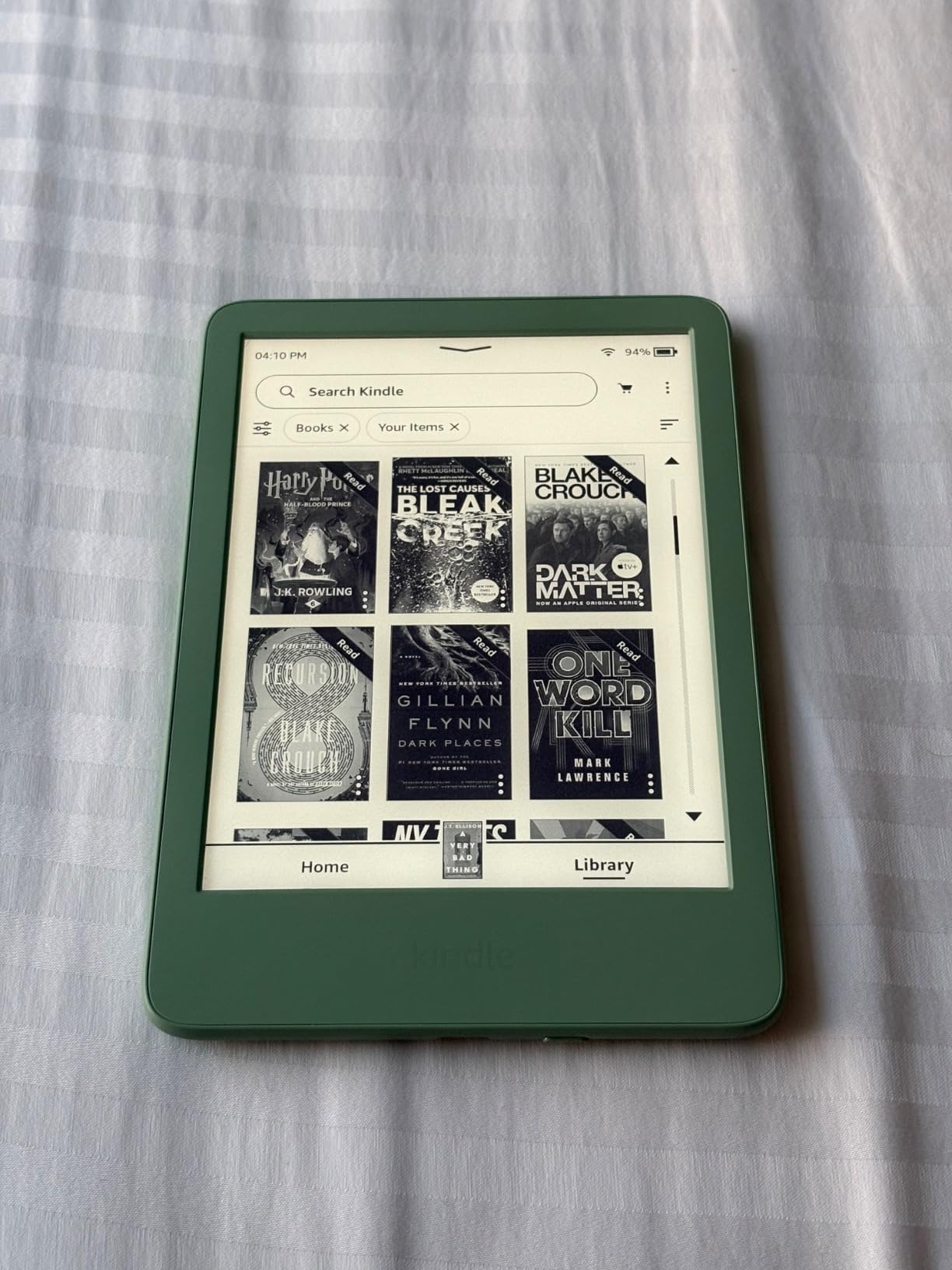 Amazon Kindle 16 GB (newest model) - Lightest and most compact Kindle, now with faster page turns, and higher contrast ratio, for an enhanced reading experience - Black customer photo 1
