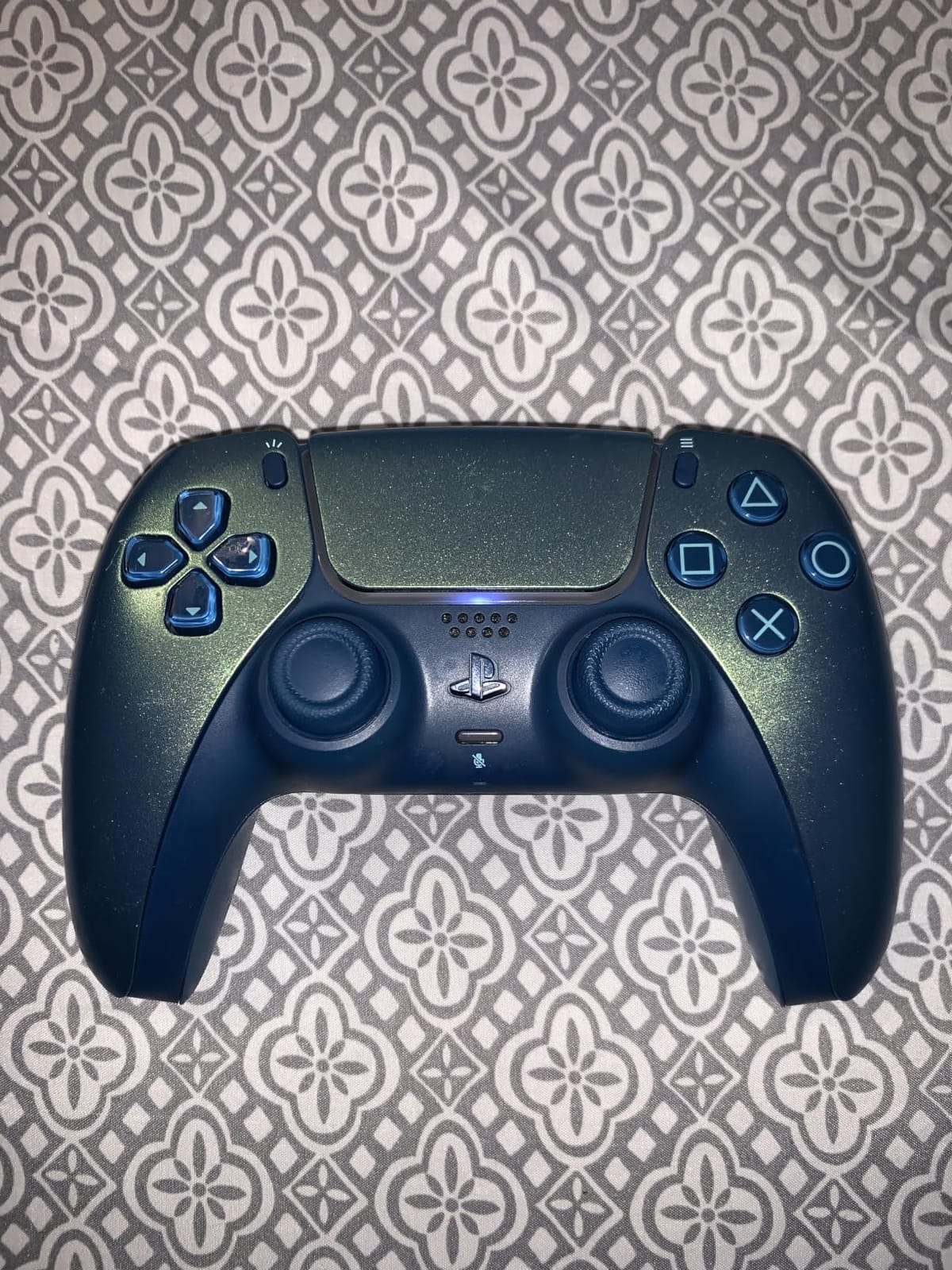PlayStation DualSense® Wireless Controller - Midnight Black customer photo 1