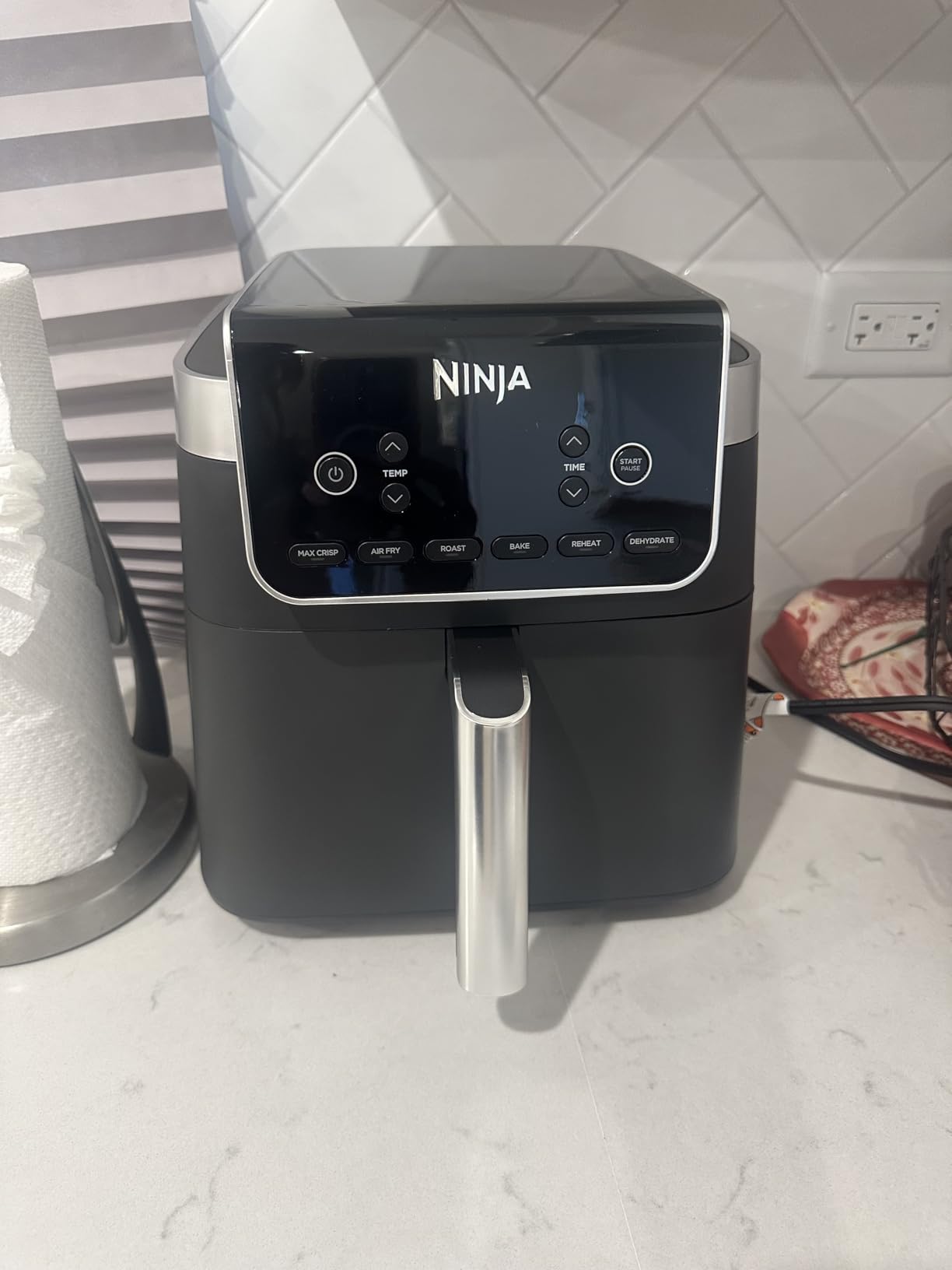 Ninja Air Fryer XL with MaxCrisp, 6.5 Qt, 6-in-1, Grey, AF181 customer photo 2