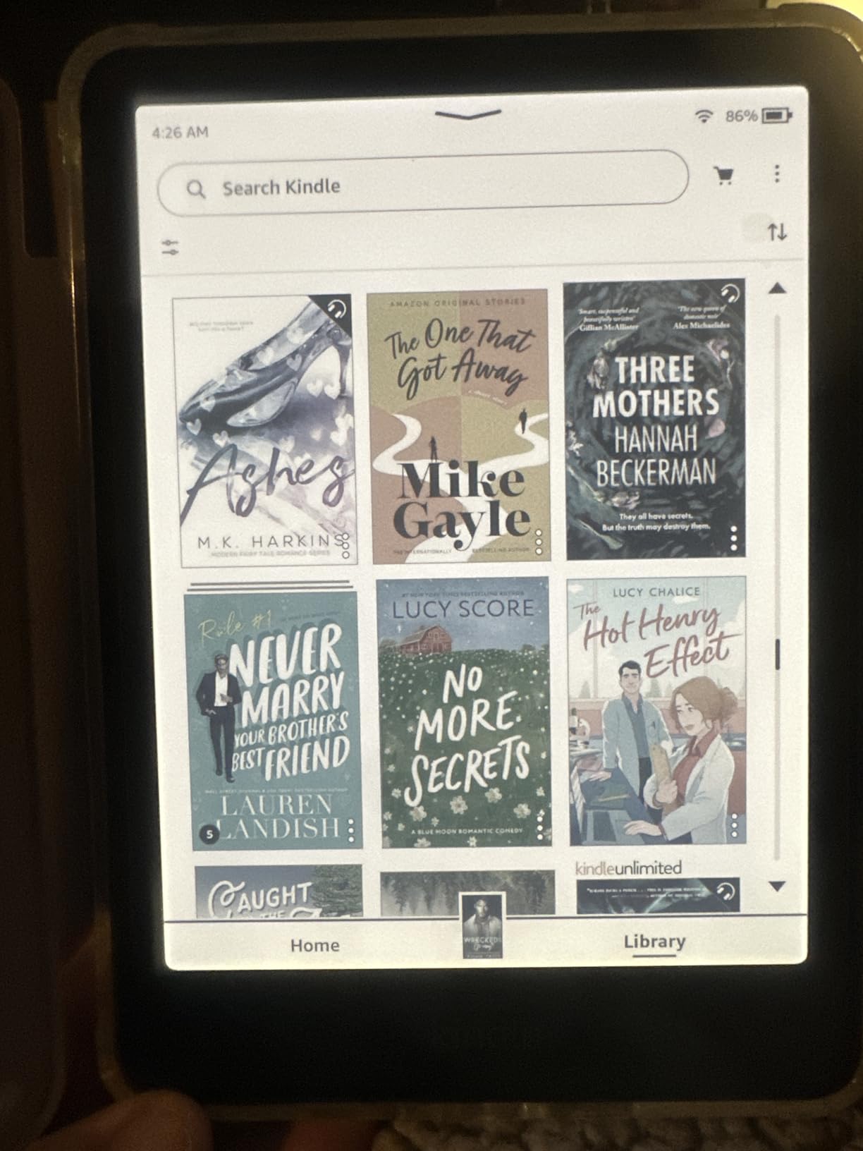 Introducing Amazon Kindle Colorsoft Signature Edition Essentials Bundle including Kindle Colorsoft Signature Edition (32GB)- Black, Plant-Based Leather Cover-Raspberry and Wireless Charging Dock customer photo 1