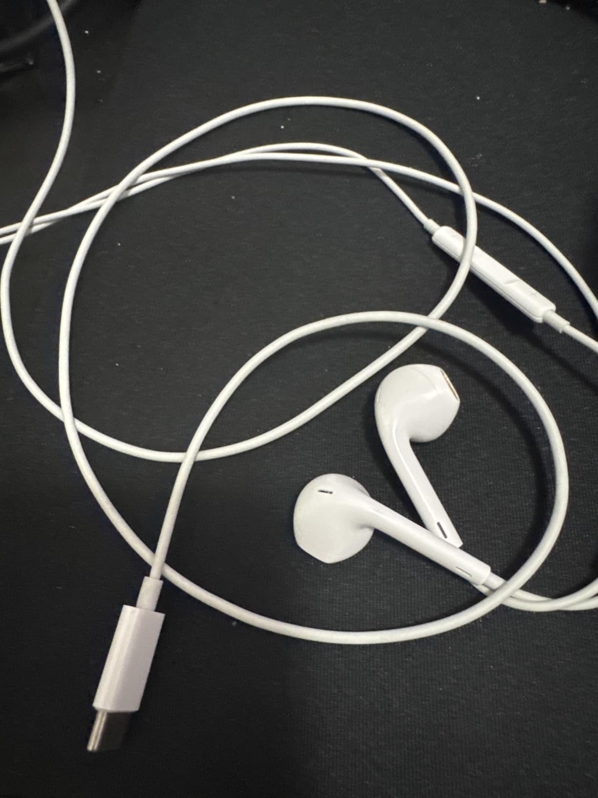 Apple EarPods Headphones with USB-C Plug, Wired Ear Buds with Built-in Remote to Control Music, Phone Calls, and Volume customer photo 1