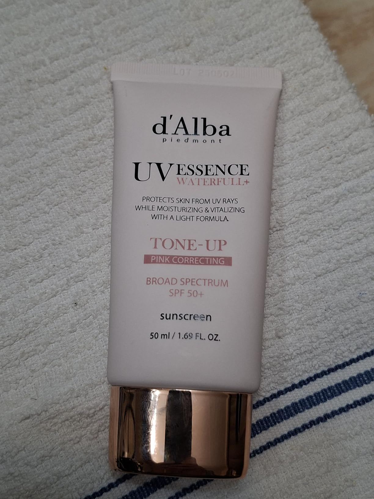 d'alba Piedmont Waterfull Tone-Up Sunscreen Serum (1.69 fl oz), SPF 50+ customer photo 1
