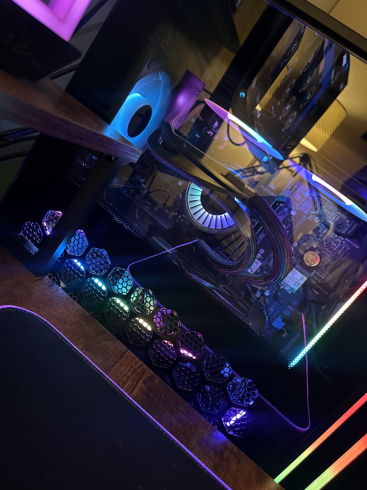 Alienware Aurora Gaming Desktop, RTX 5070, Intel Core Ultra 7 265F customer photo 1
