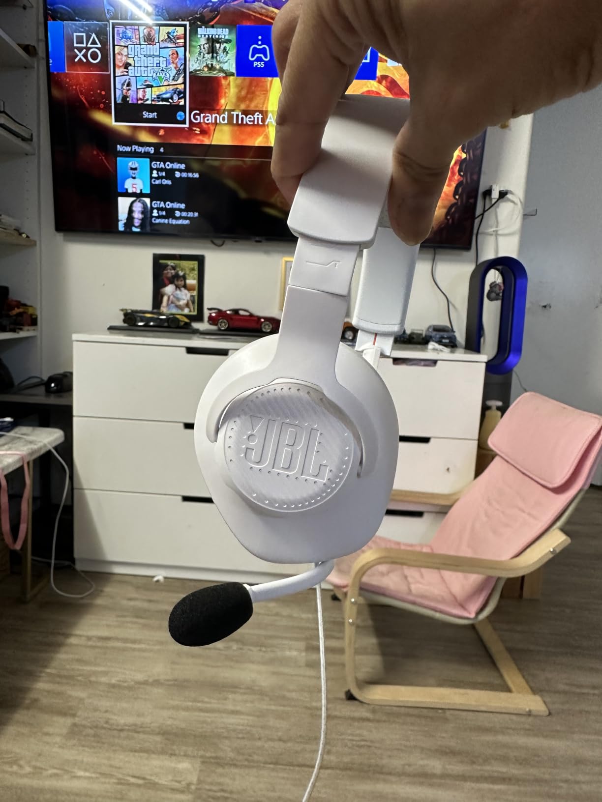 JBL Quantum 100M2 Wired Gaming Headset, Detachable Mic - Black customer photo 1