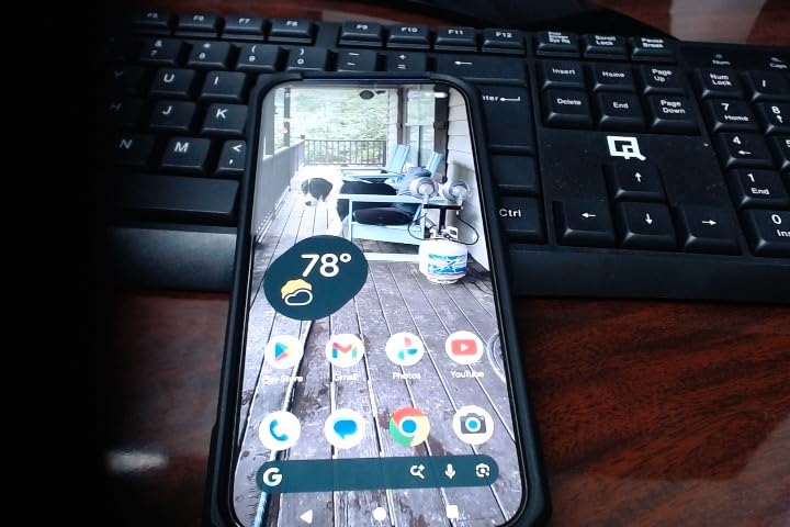 Google Pixel 10 - Unlocked Smartphone with Gemini - Indigo - 128 GB customer photo 1