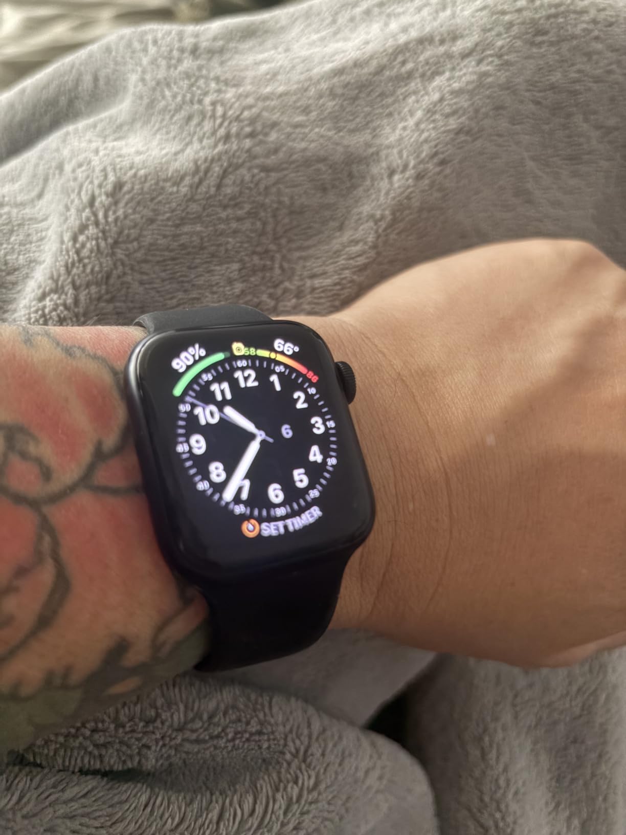 Apple Watch SE 3 [GPS 44mm] Smartwatch with Starlight Aluminum Case with Starlight Sport Band - M/L. Fitness and Sleep Trackers, Heart Rate Monitor, Always-On Display, Water Resistant customer photo 1