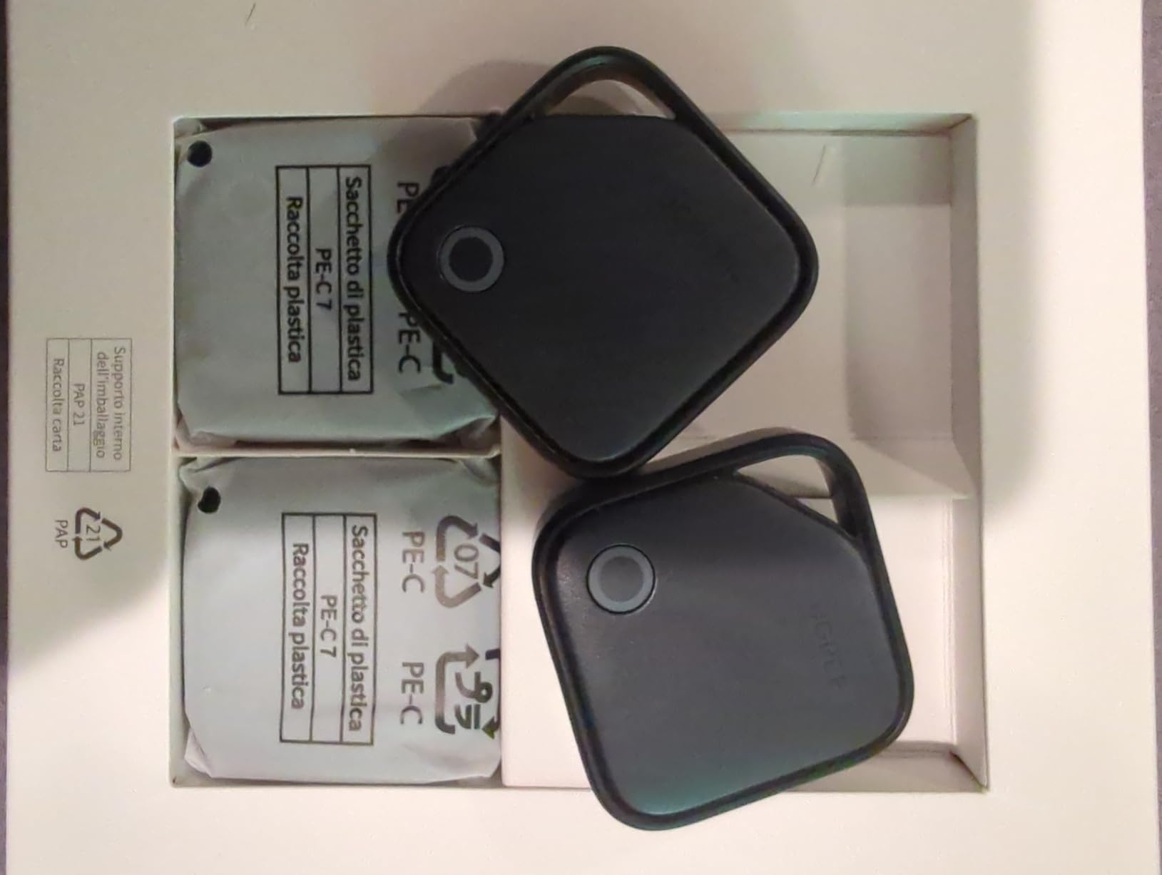 UGREEN Finder Duo Air Tracker Tags 4 Pack (iOS and Android) customer photo 1