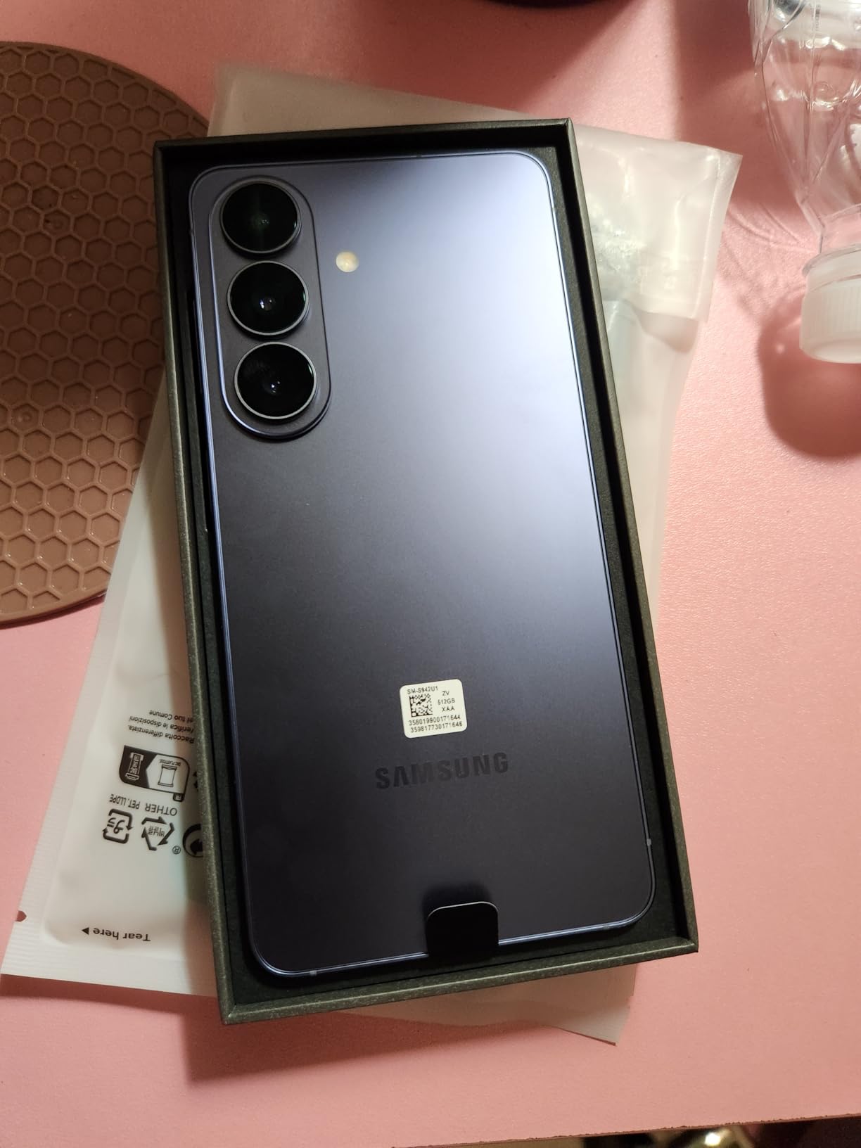 Samsung Galaxy S26, Unlocked Android Smartphone, 256GB, Black customer photo 1