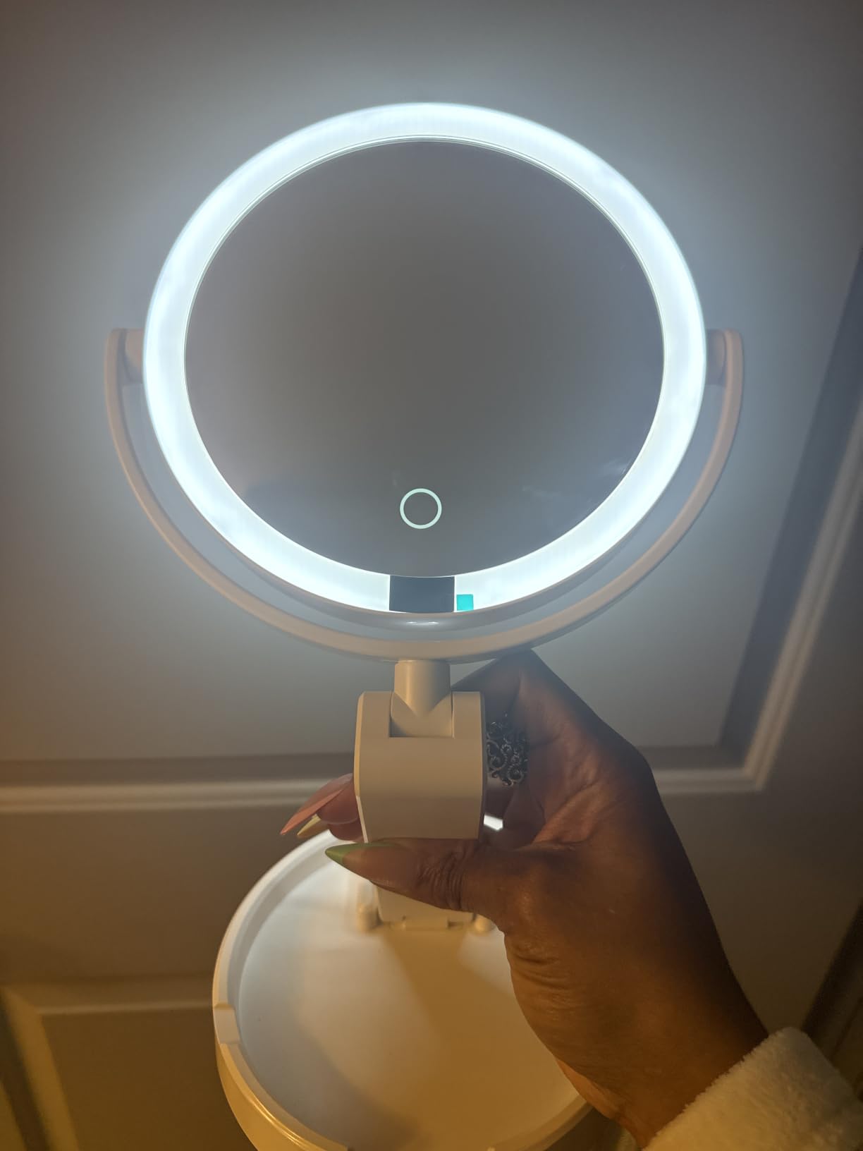 Brightown Lighted Travel Makeup Mirror,1X & 10X Magnification,3 Light Modes customer photo 2