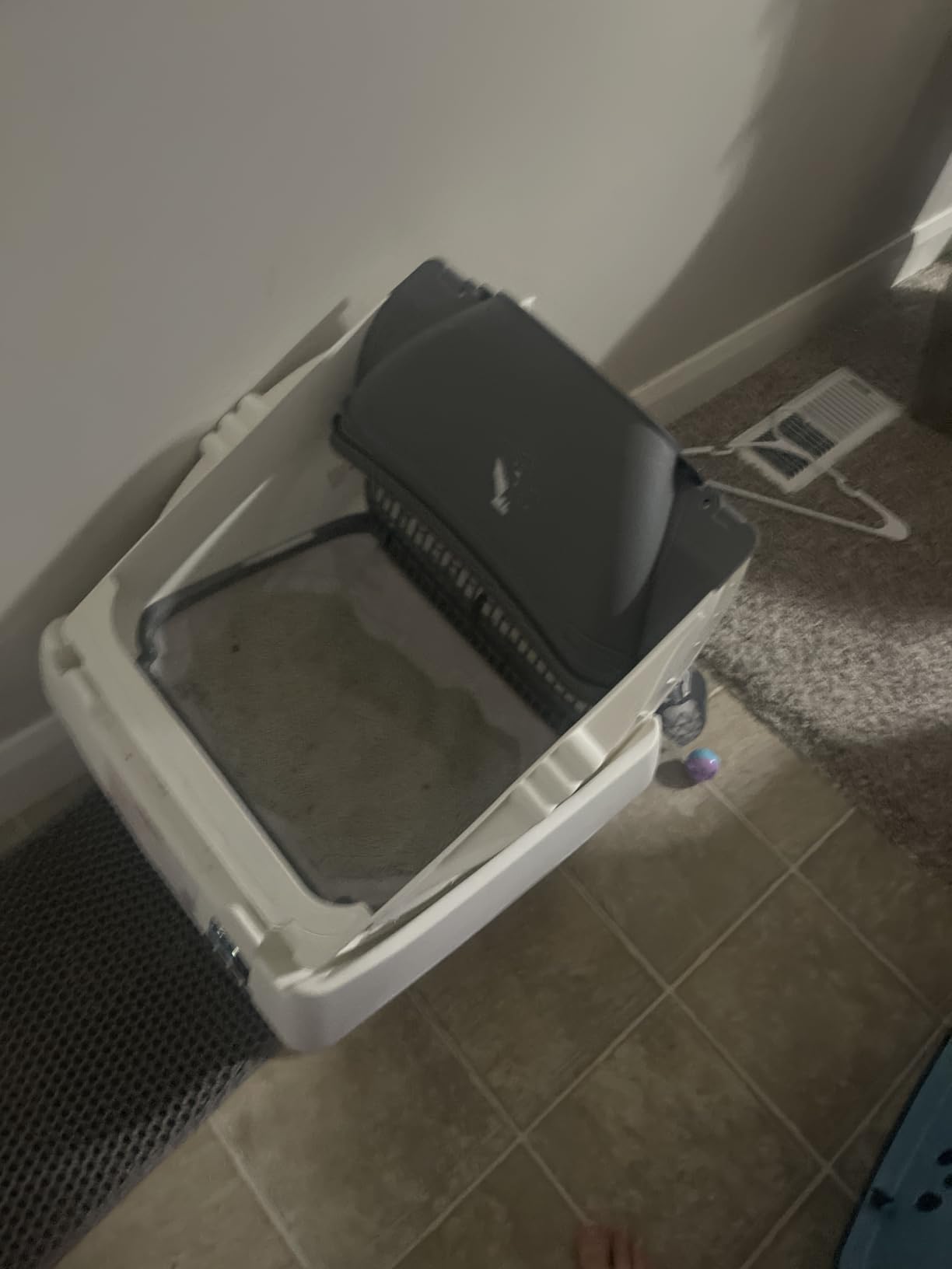 Automatic Cat Litter Box Self Cleaning - App Control, Open-Design, Smart Health Monitor, Suitable for Medium Cats and Kittens, Anti-Pinch Safety, Quiet Operation - White customer photo 2